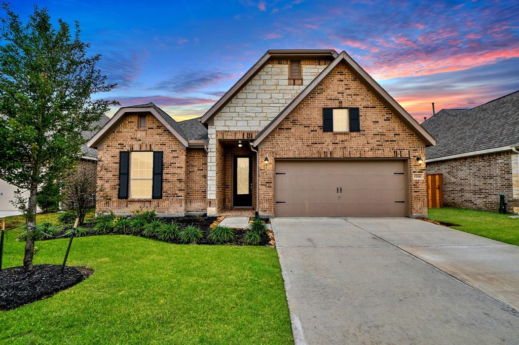 Don't miss an Opportunity to Lease this Balmoral Home, Situated in a Master Planned Community.