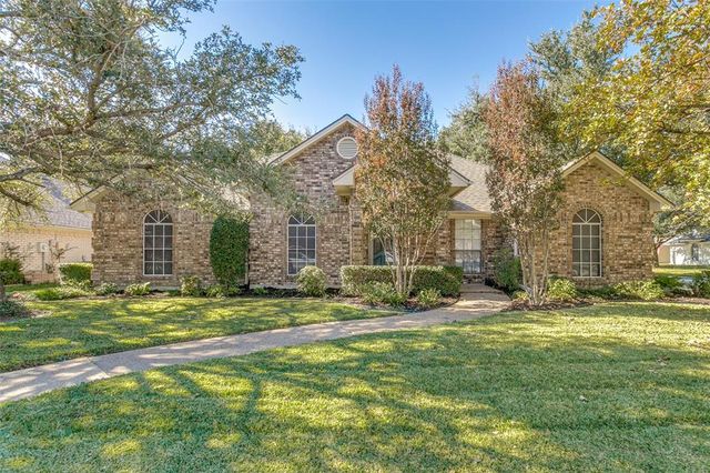 $525,000 | 302 Creekside Drive | Keller