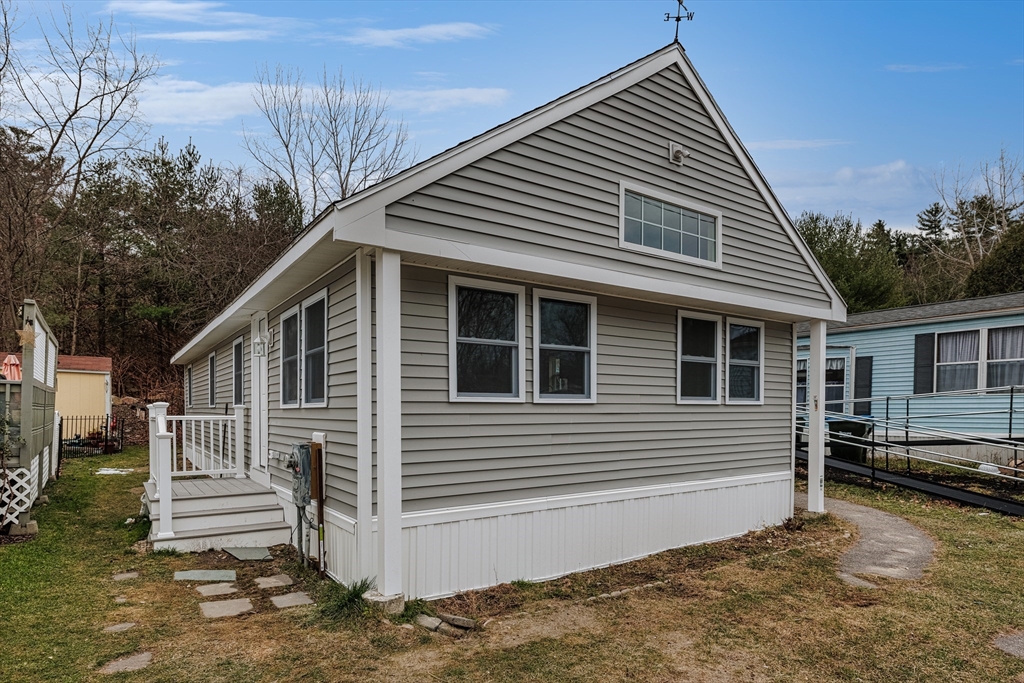 a view of a house with a yard