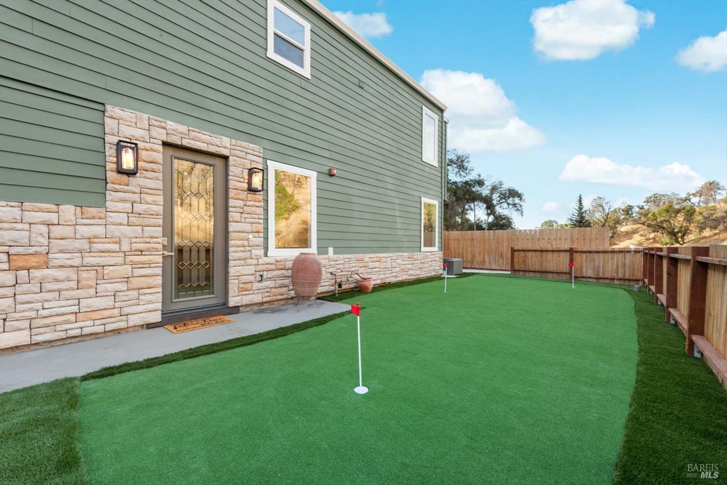 Welcome home to your own golf paradise!