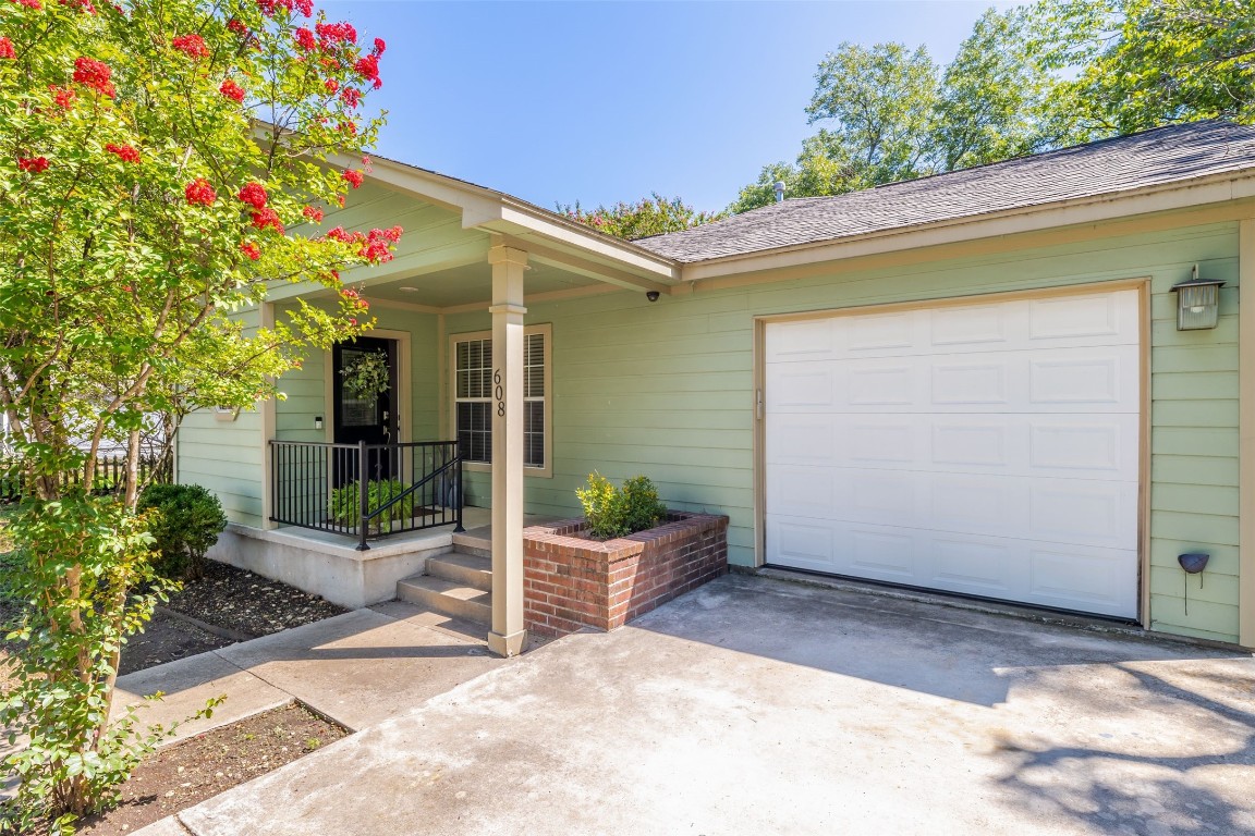 a view of a house with porch