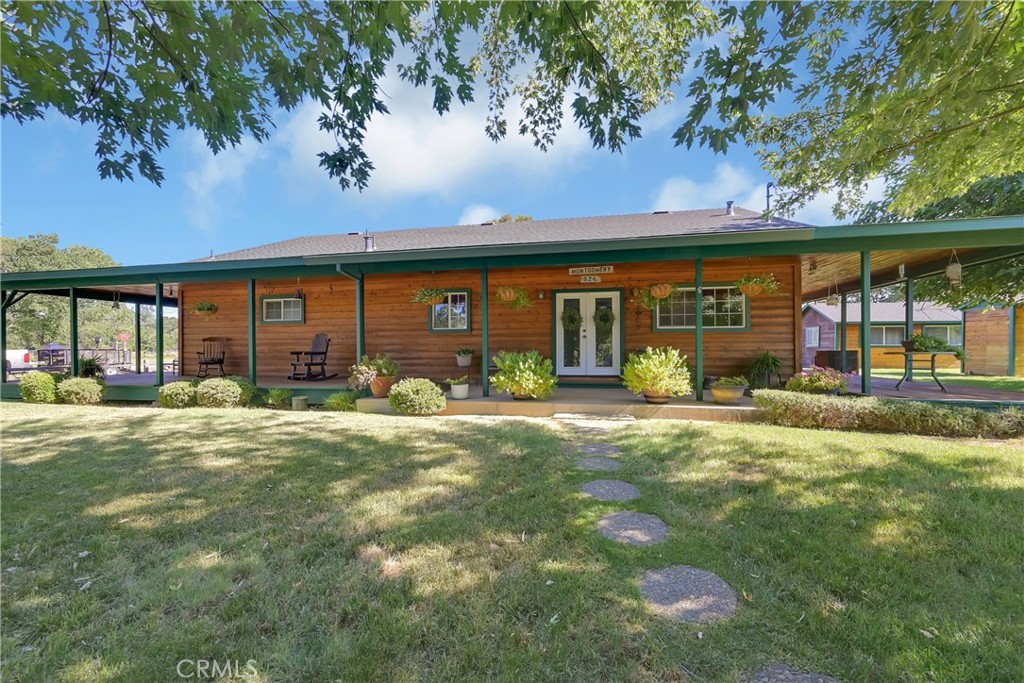 a view of a house with backyard and porch