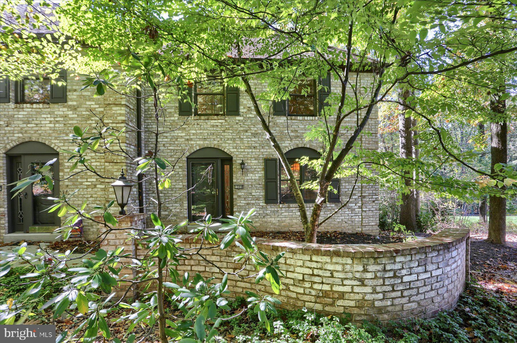 a view of house with a tub and trees