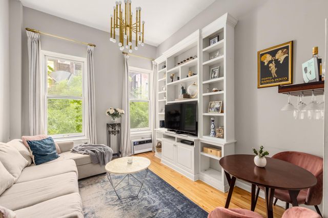 $765,000 | 41 West 16th Street, Unit 2B | Flatiron