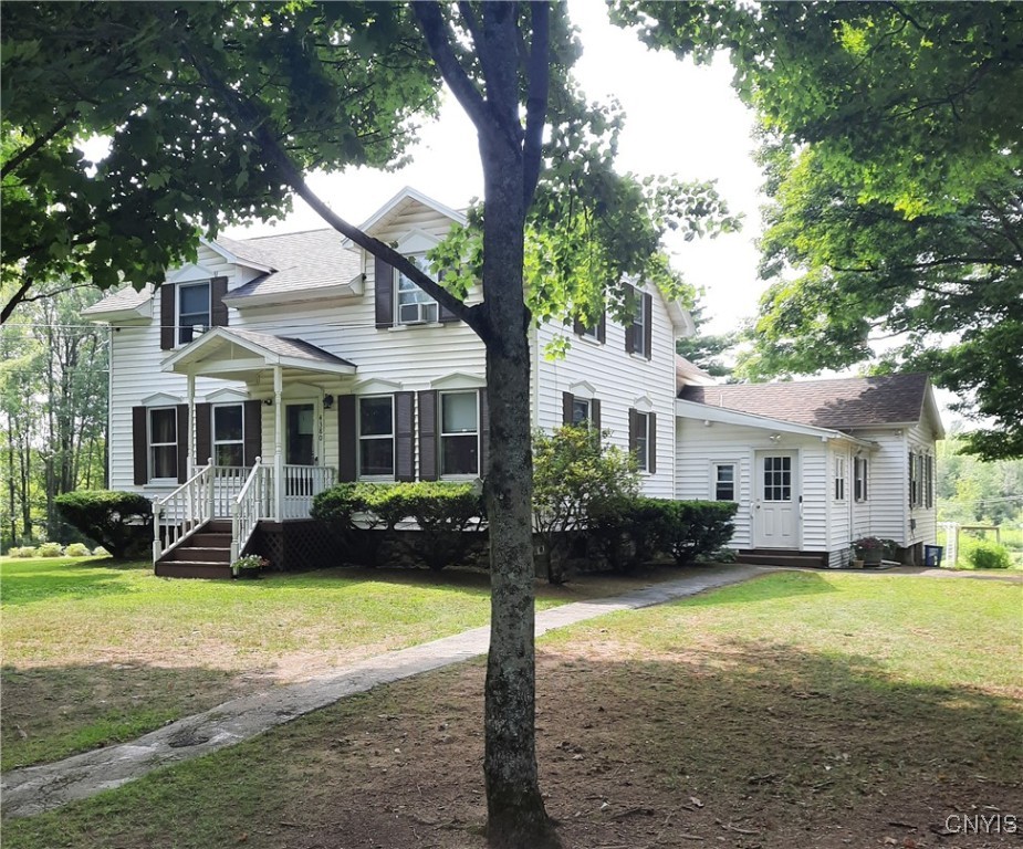 Front view of this magnificent Home.