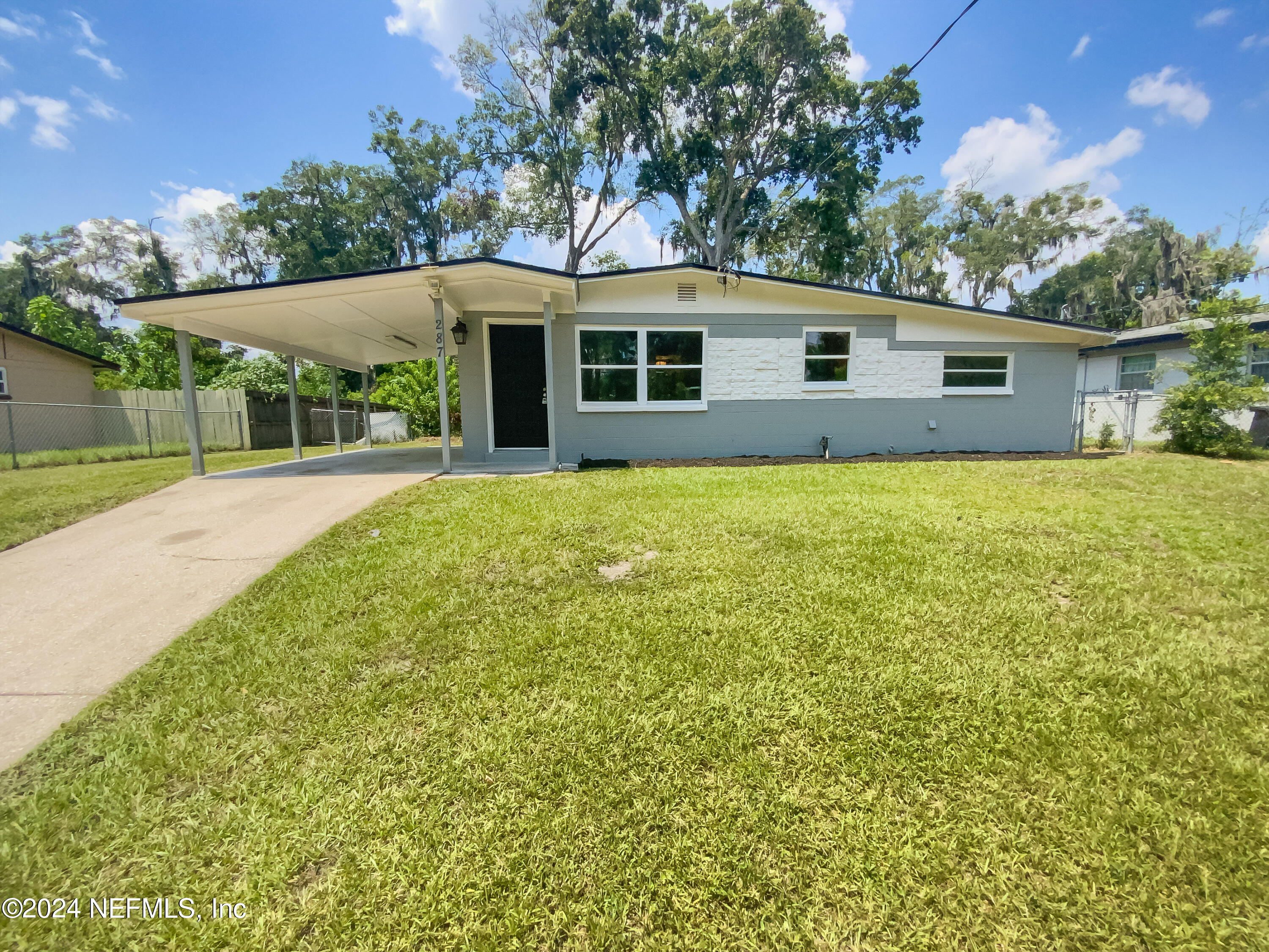 a view of a house with a backyard