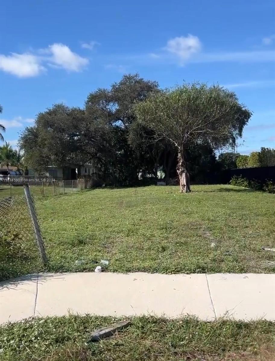 a view of a golf course