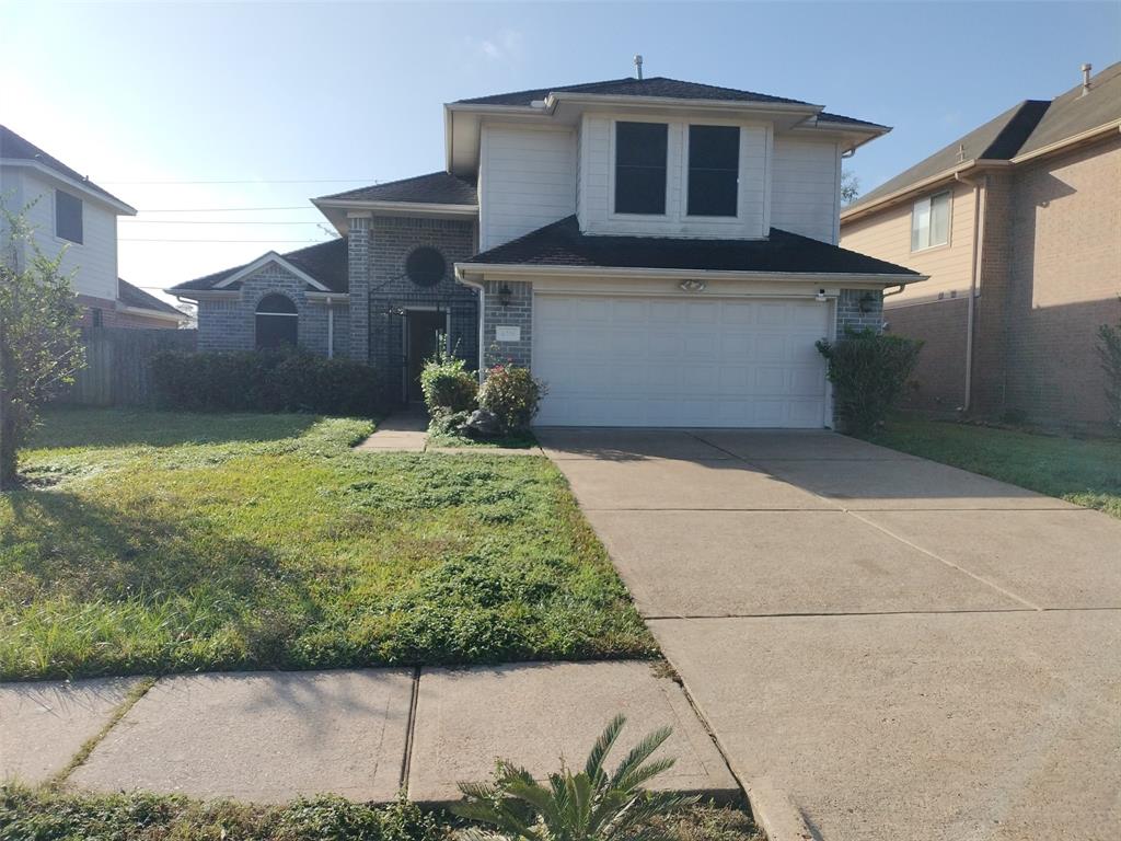 a front view of house with yard