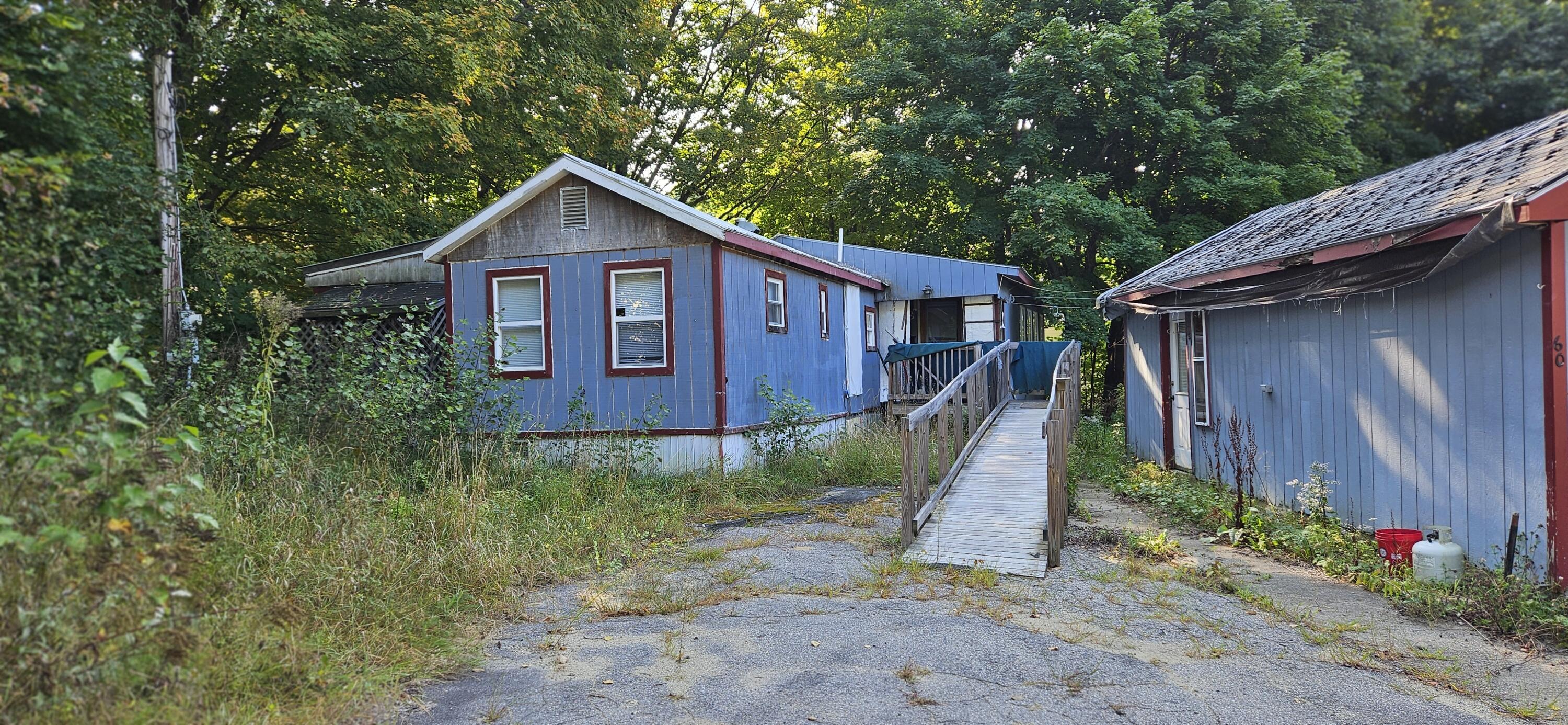 Front view of mobile home with ramp