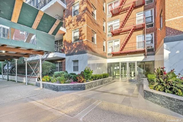 $419,000 | 66-15 Thornton Place, Unit 3D | Rego Park