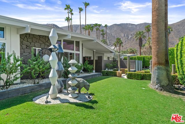 $3,395,000 | 611 West Leisure Way | Vista Las Palmas