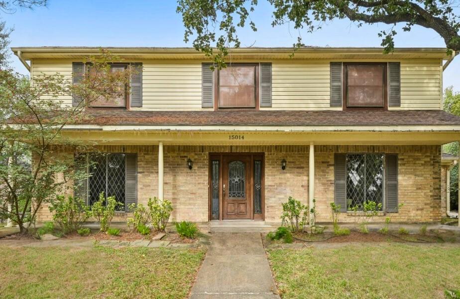 Front yard with charming curb appeal.