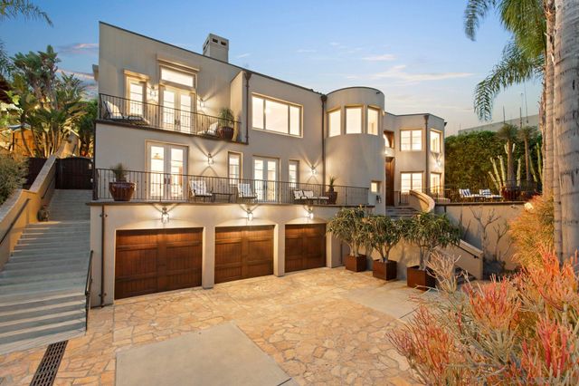 $4,185,000 | 7950 Avenida Kirjah | La Jolla Heights