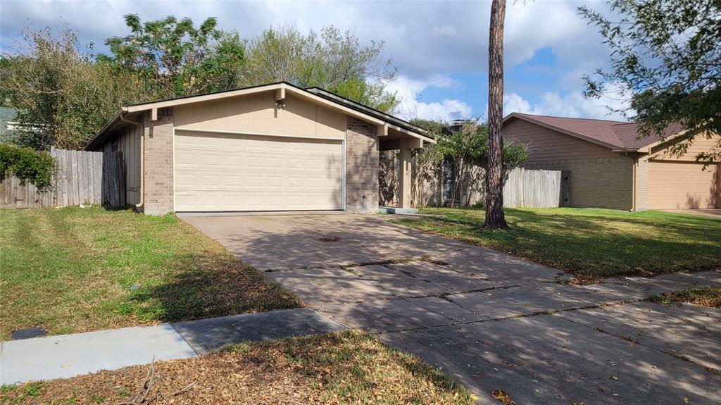 a front view of house with yard