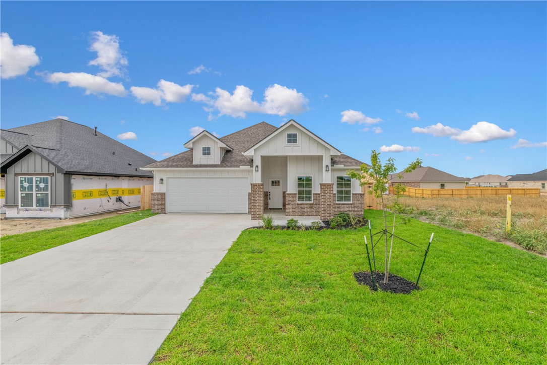 View of front of house featuring a garage and a fr