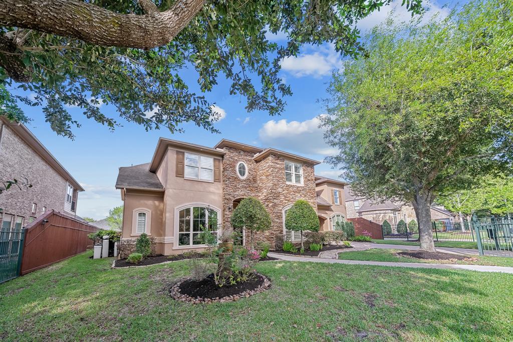 Beautiful view of the front elevation of the home!