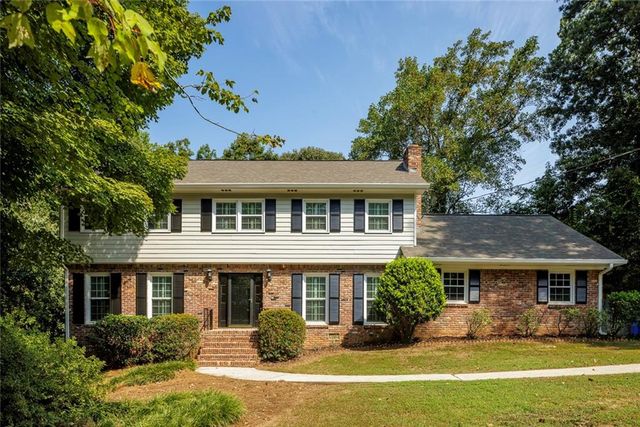 $800,000 | 1740 Kellogg Springs Drive | Dunwoody