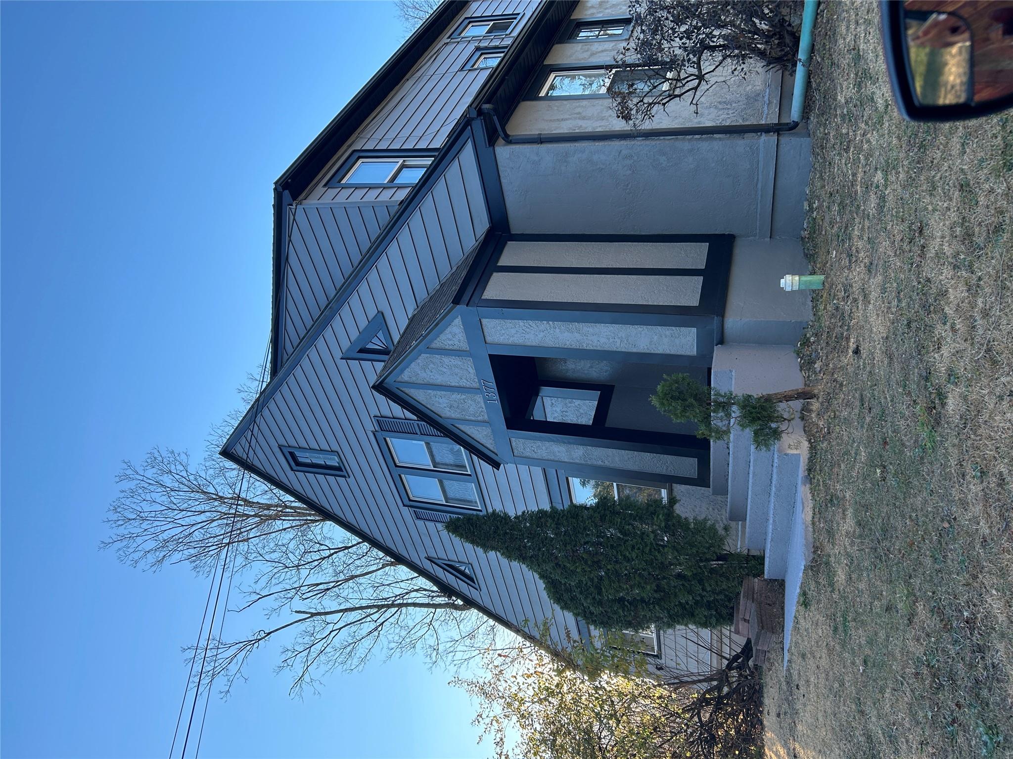 View of front of property featuring a front yard