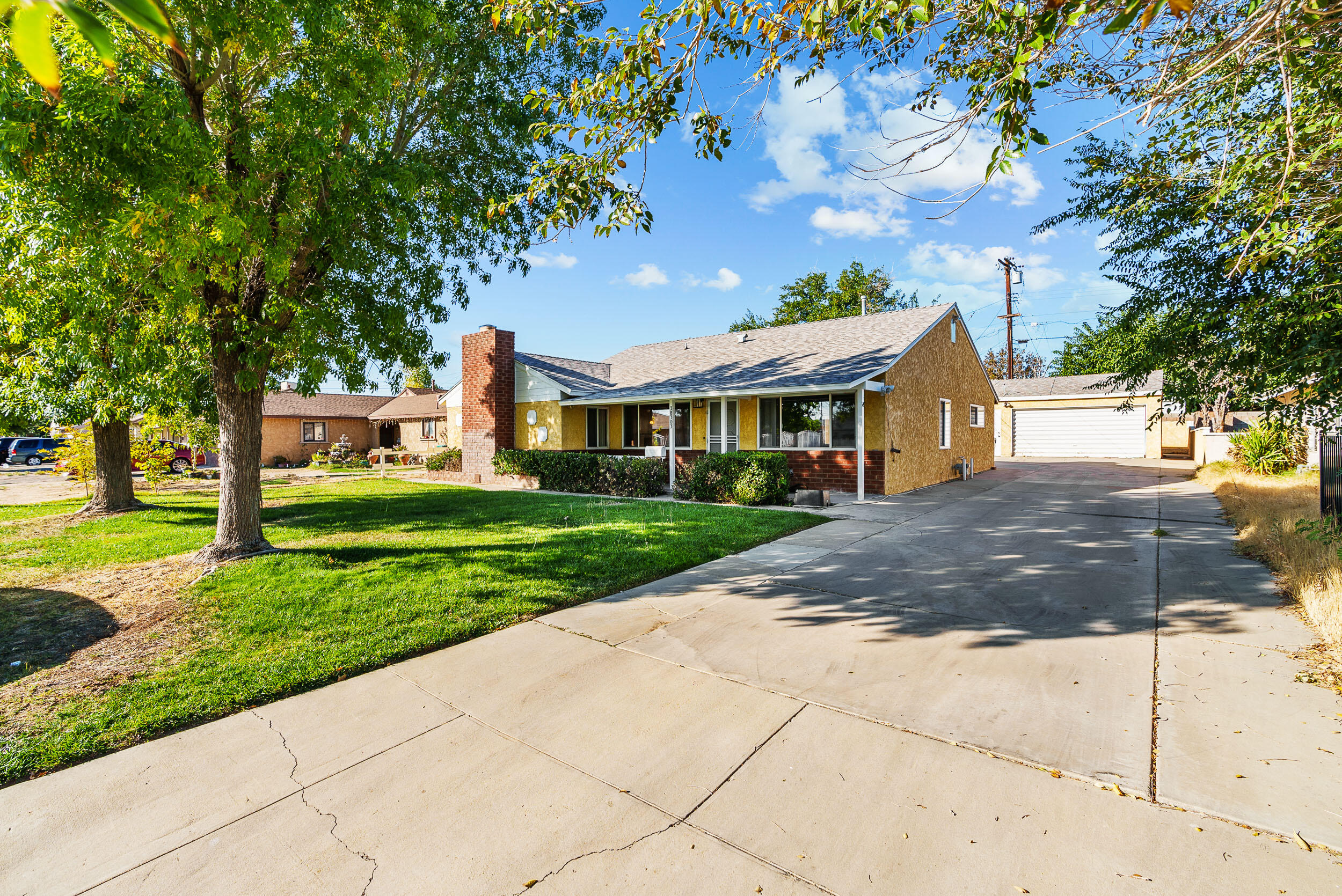 a front view of house with yard