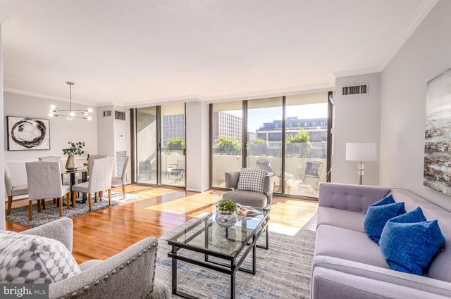 $835,000 | 400 Madison Street, Unit 201 | Old Town