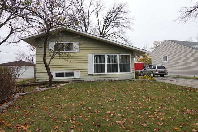 $2,500 | 924 Stratford Lane | Mundelein