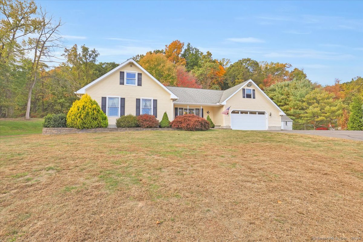 a view of a house with a yard