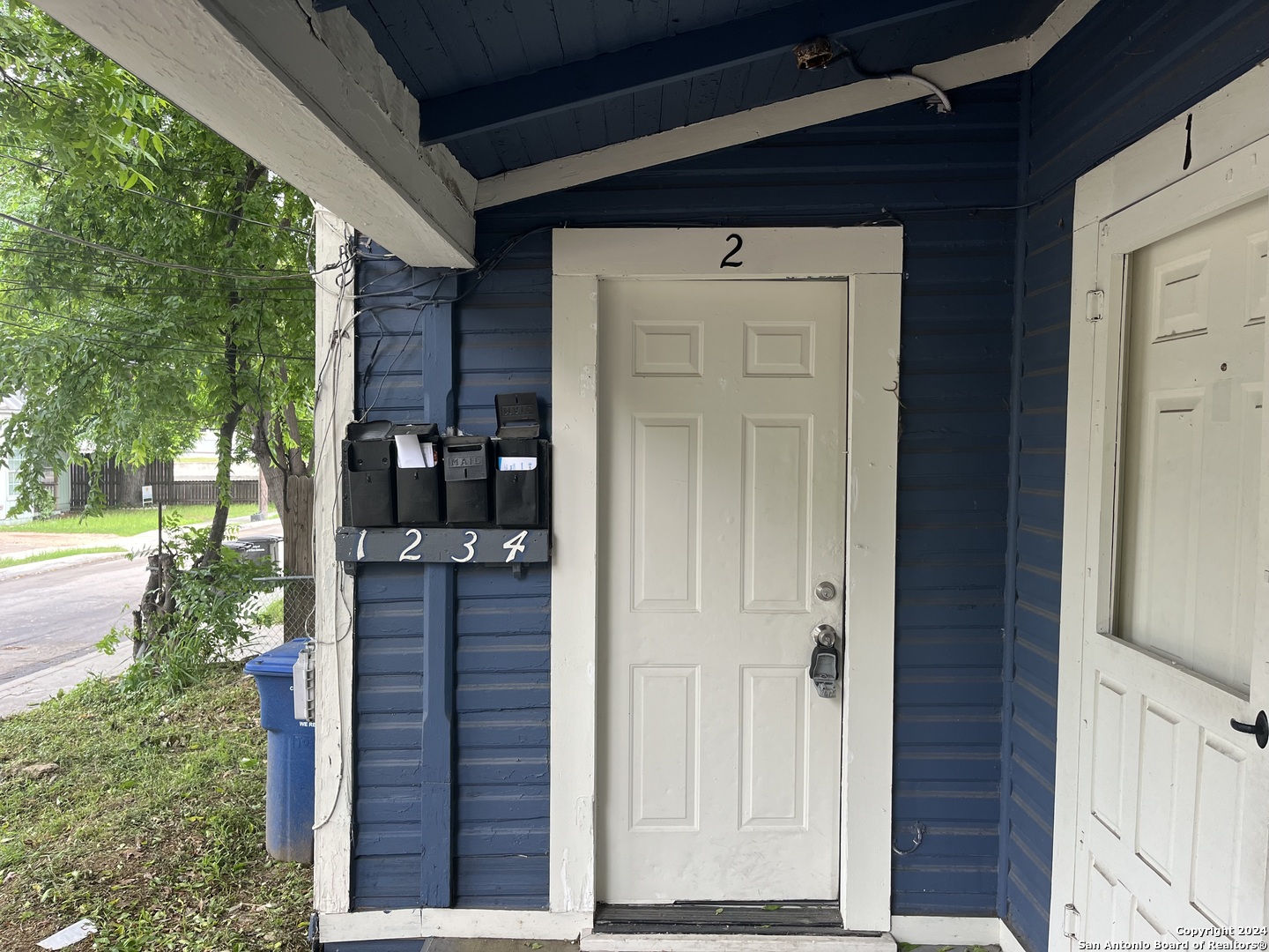 a view of entryway front of house