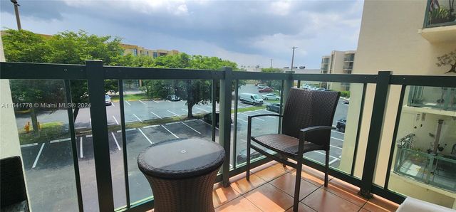 $260,000 | 2075 Southwest 122nd Avenue, Unit 308 | International Park