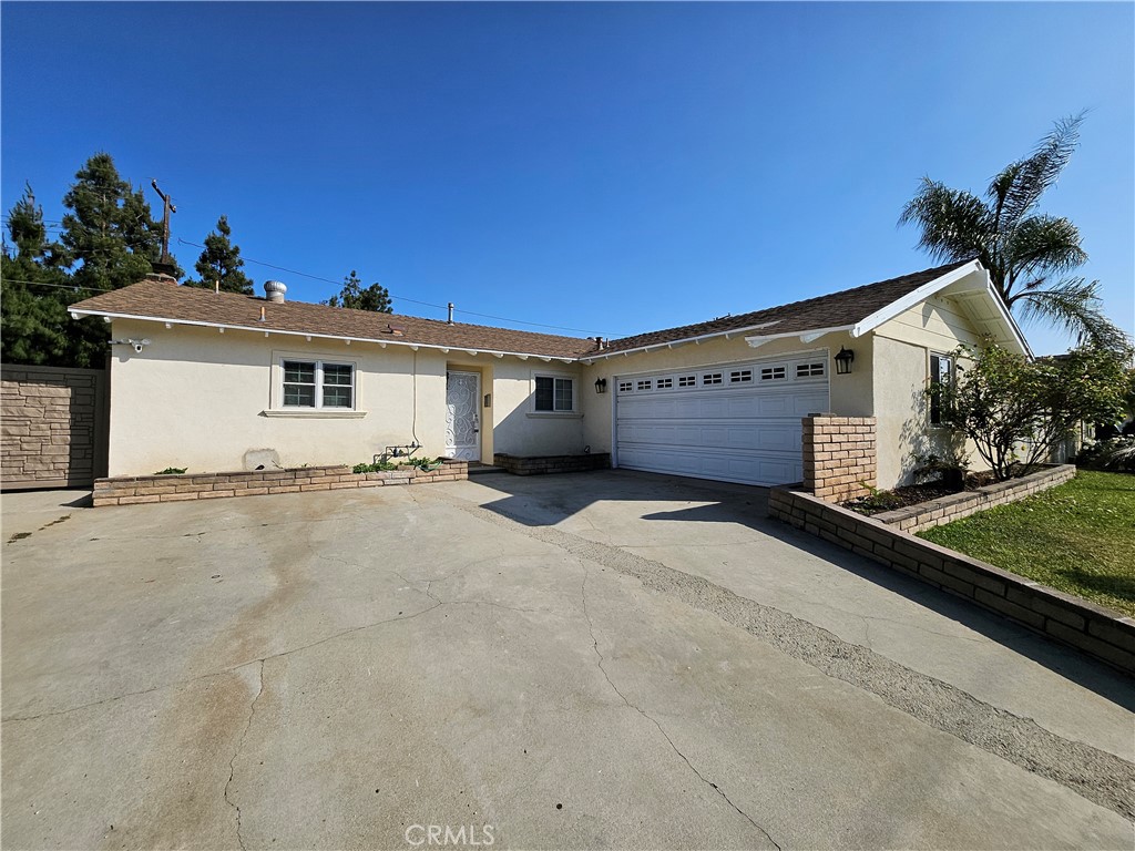 a view of a house with a garage