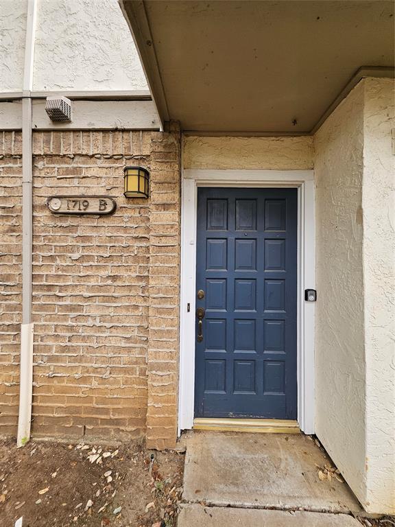 a view of entrance door of the house