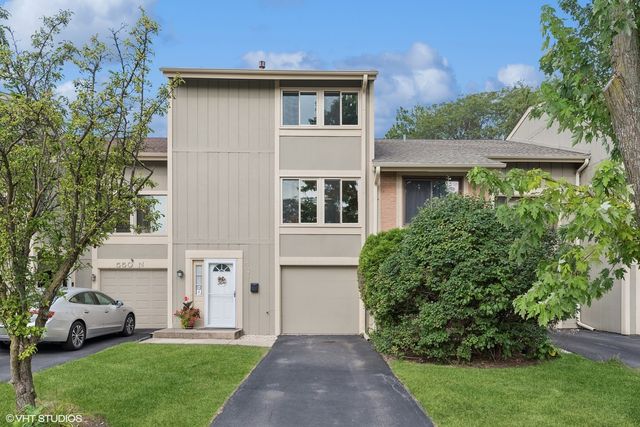 $325,000 | 554 Woodfield Trail | Roselle