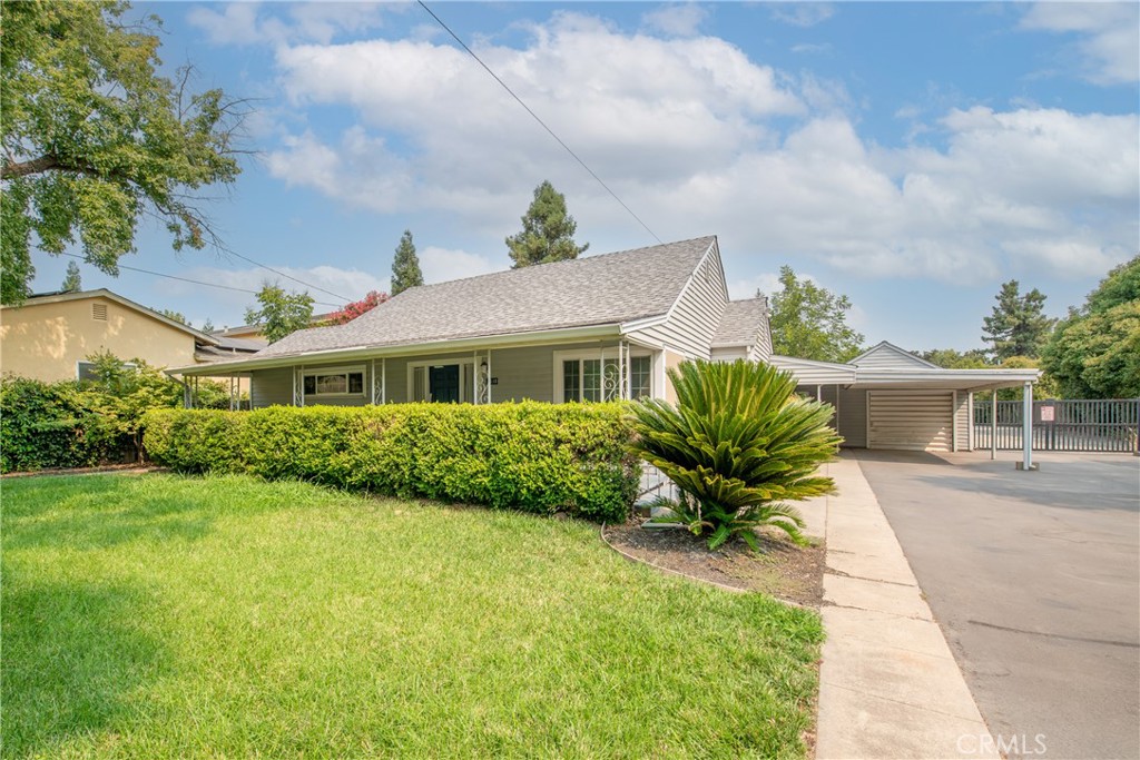 a view of a house with a yard