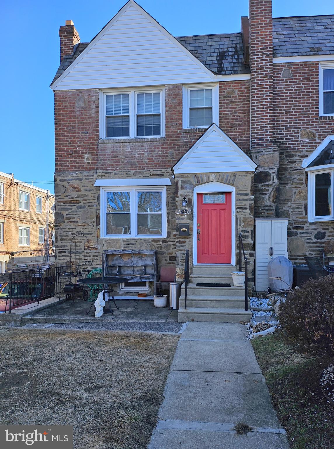 Exterior 2420 Both units use the same front door