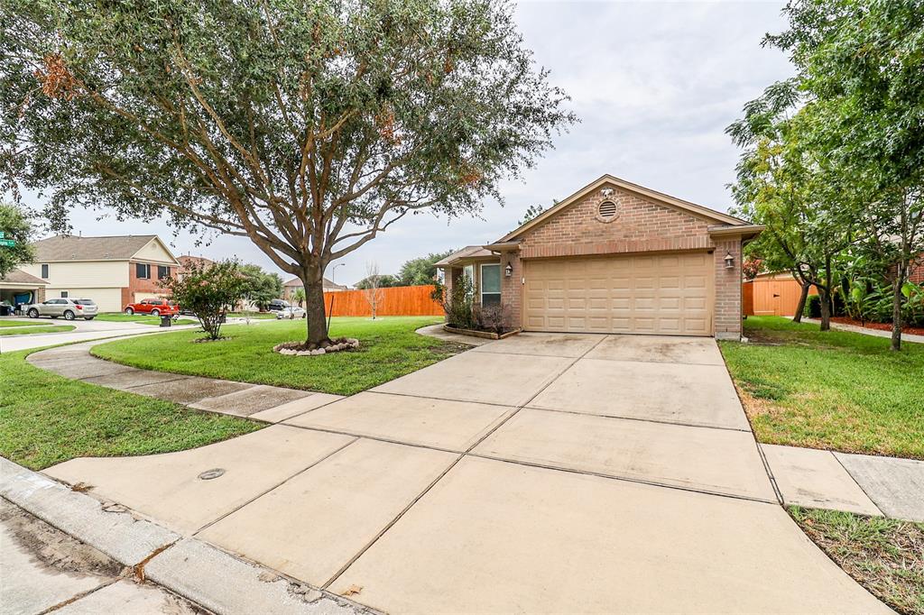 a front view of house with yard