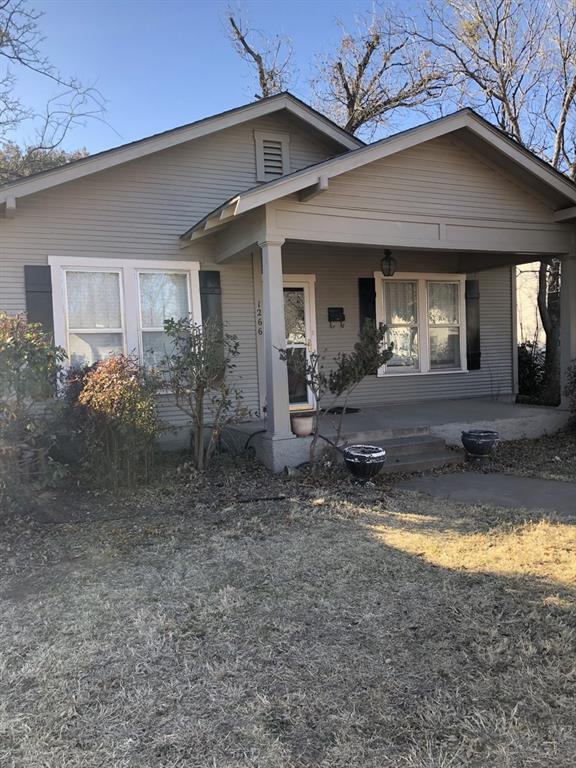 a view of a house with backyard and porch