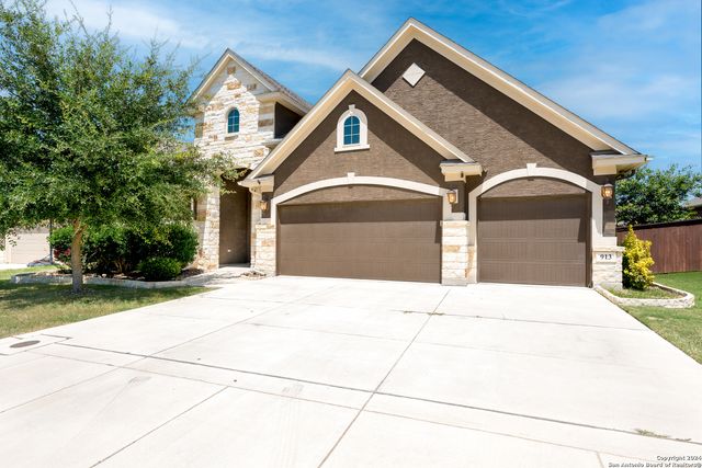 $589,500 | 913 Calabria | Cibolo