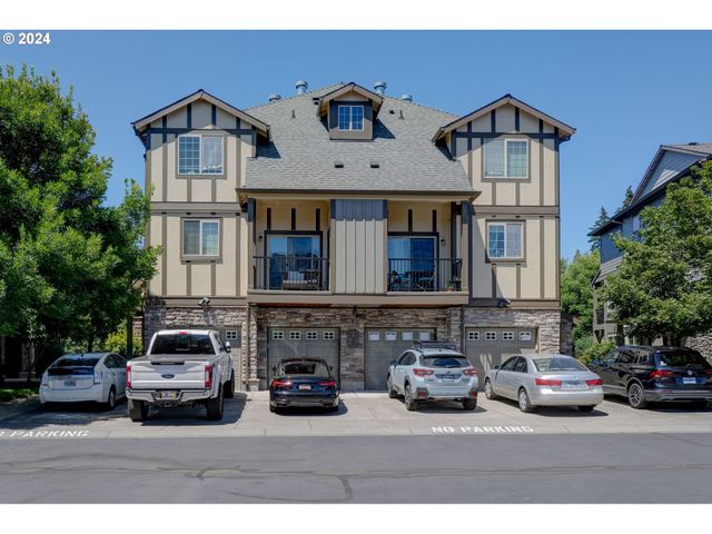 $399,900 | 7915 Northeast Rockne Way | Arbor Pass Condominium