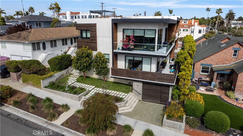 a view of multiple houses with a yard