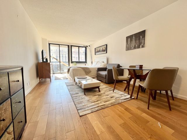 $3,750 | 347 West 57th Street, Unit 18E | Hell's Kitchen