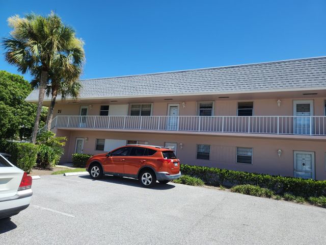 $160,000 | 18081 Southeast Country Club Drive, Unit 307