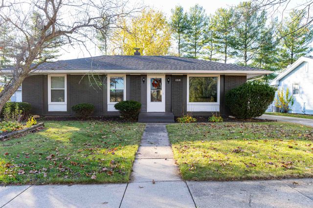 $180,000 | 1220 Comanche Drive | Edgebrook - Rockford