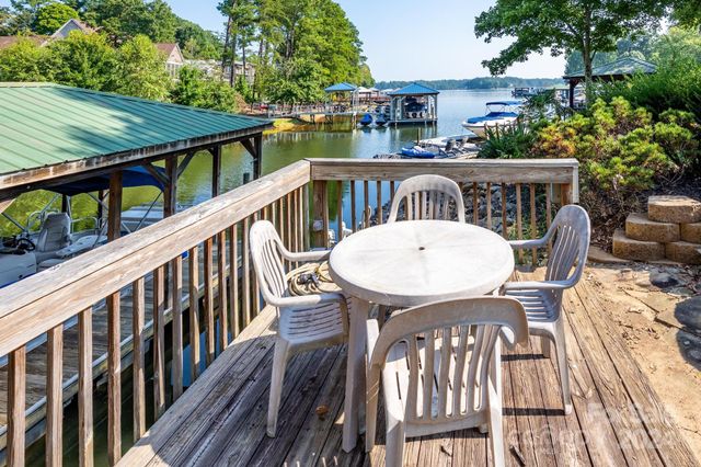 $1,239,000 | 9372 Island Point Road | Lake Norman of Catawba