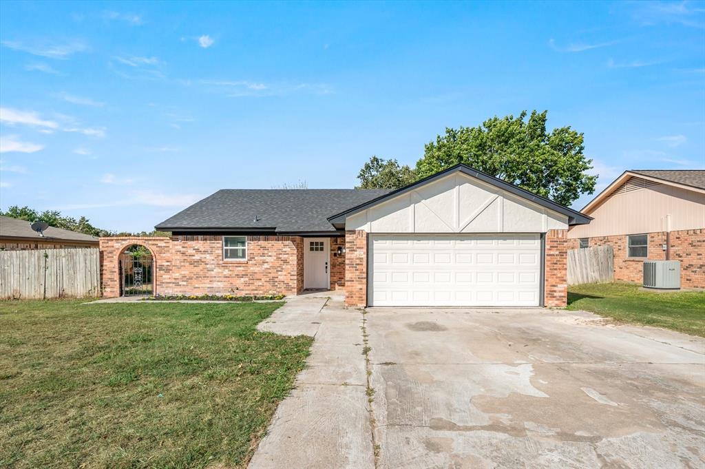 a view of a house with a yard and garage