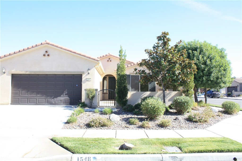 a view of a house with entertaining space