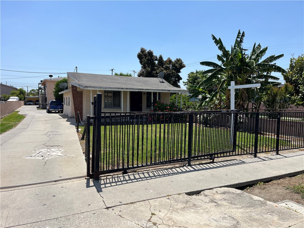 a view of a house with a small yard and plants