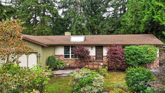 $715,000 | 8514 Vistarama Avenue | Seattle Hill-Silver Firs