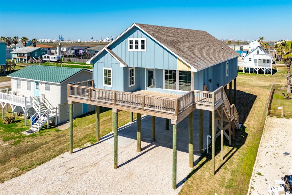 a view of house with outdoor seating space