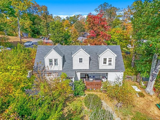 $435,000 | 17 Eastwood Road | Putnam Lake