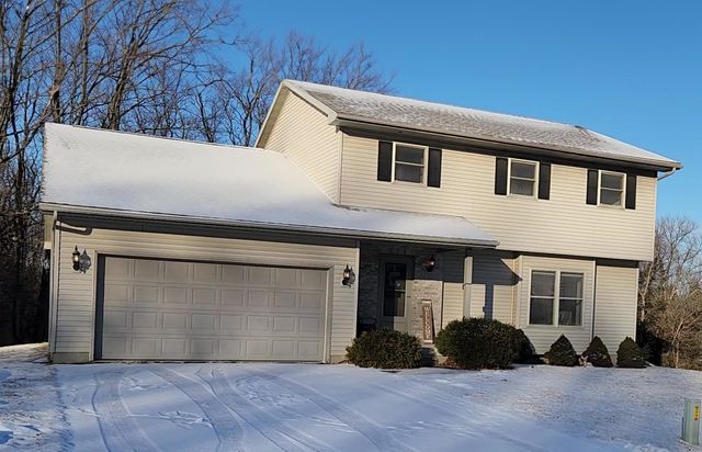 $399,900 | S4335 Fox Hill Circle | Baraboo Town