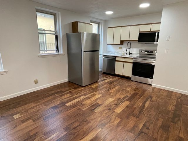 $2,411 | 88 Gordon Street, Unit 305 | Allston